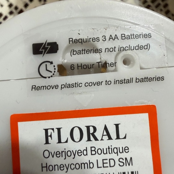 Overjoyed Boutique Day at the Spa Candle and Gold Bee Lantern - Picture 6 of 10